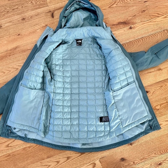 Women’s ThermoBall™ Snow Triclimate® Jacket - Size XS - Picture 6 of 8